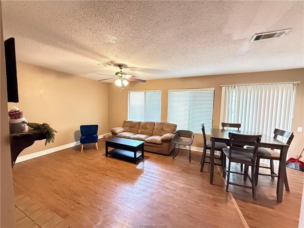 1609 Lemon Tree Ln - Photo 4 of 28