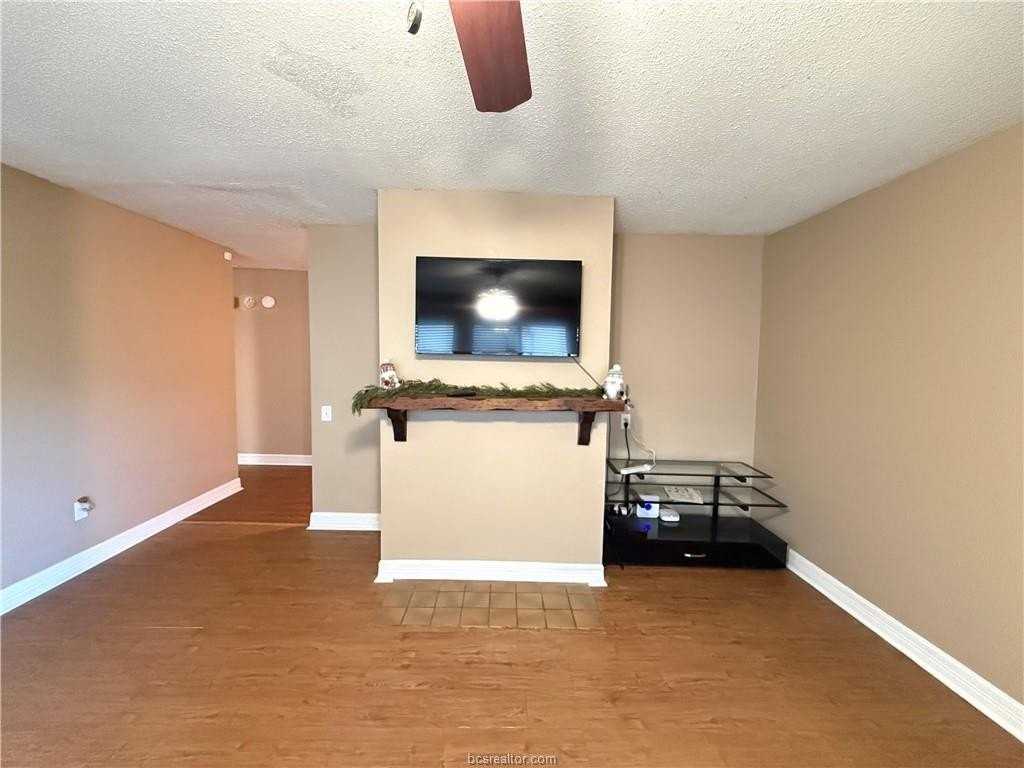 1609 Lemon Tree Ln - Photo 5 of 28