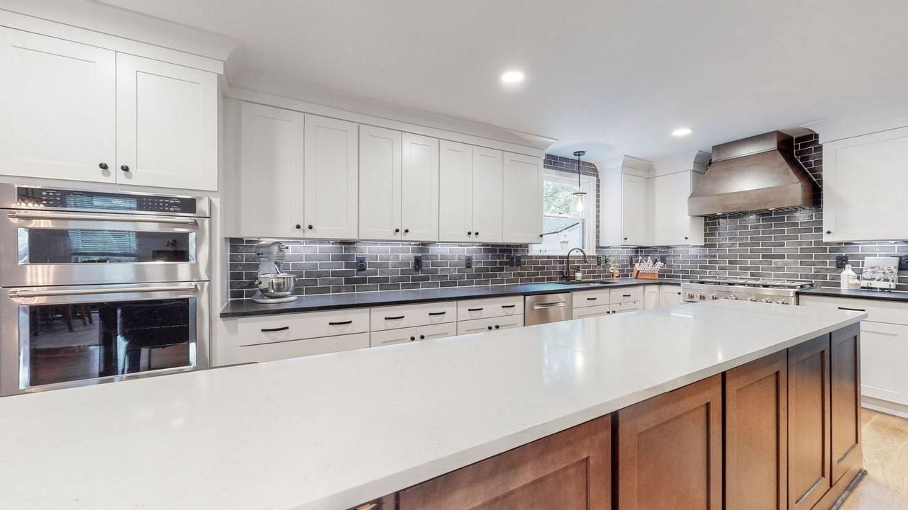 706 Wilson Pike - Photo 2 of 41