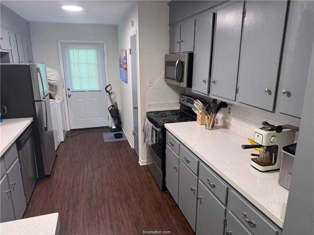 3919 Olive St #B - Photo 4 of 7