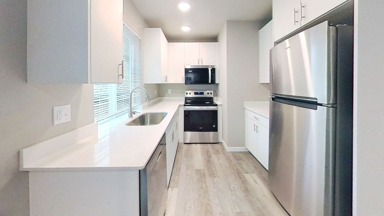Verona Apartments - Photo 4 of 32