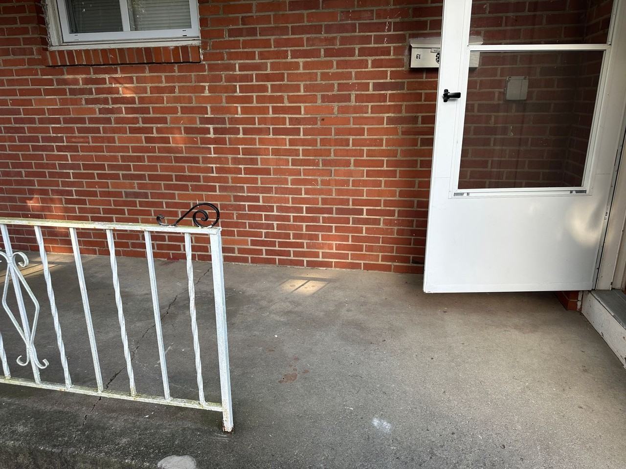 61 Crescent Dr - Photo 2 of 10
