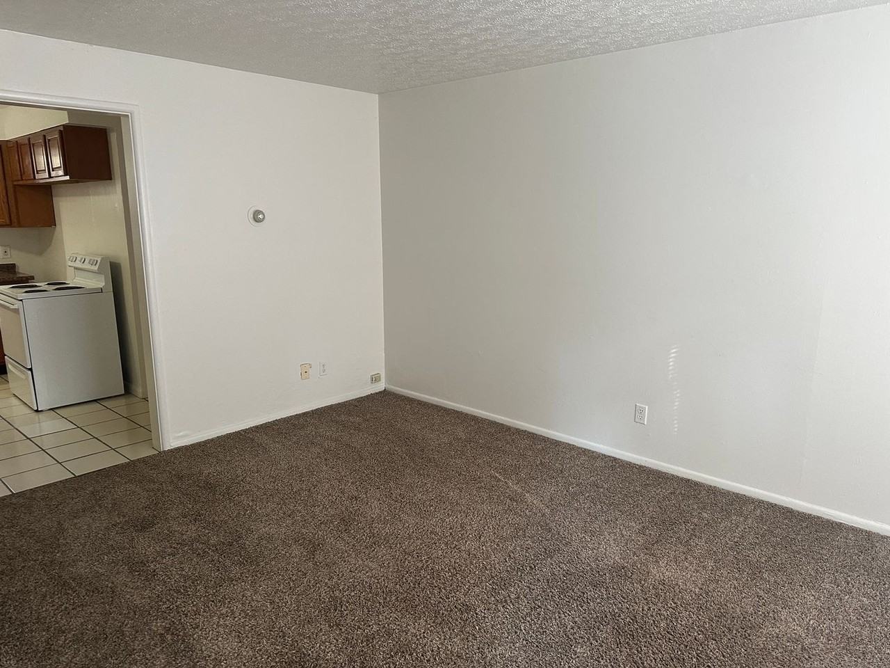 61 Crescent Dr - Photo 3 of 10