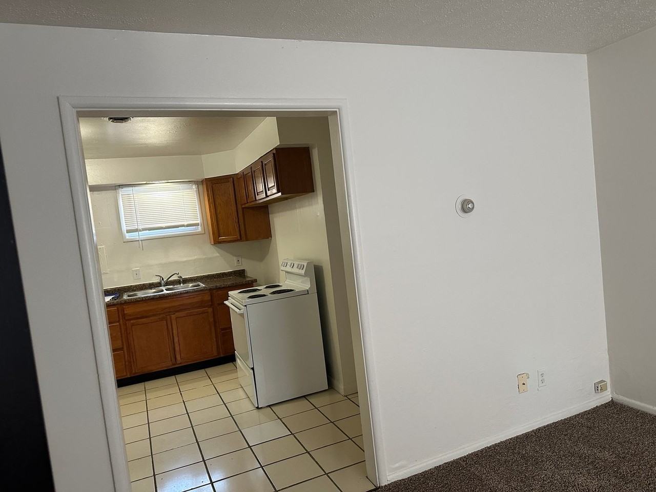 61 Crescent Dr - Photo 4 of 10
