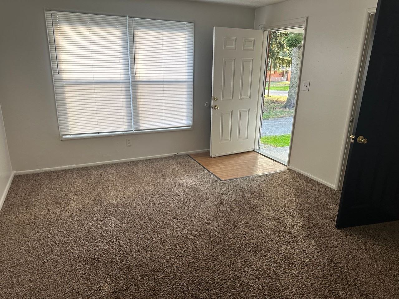 61 Crescent Dr - Photo 5 of 10