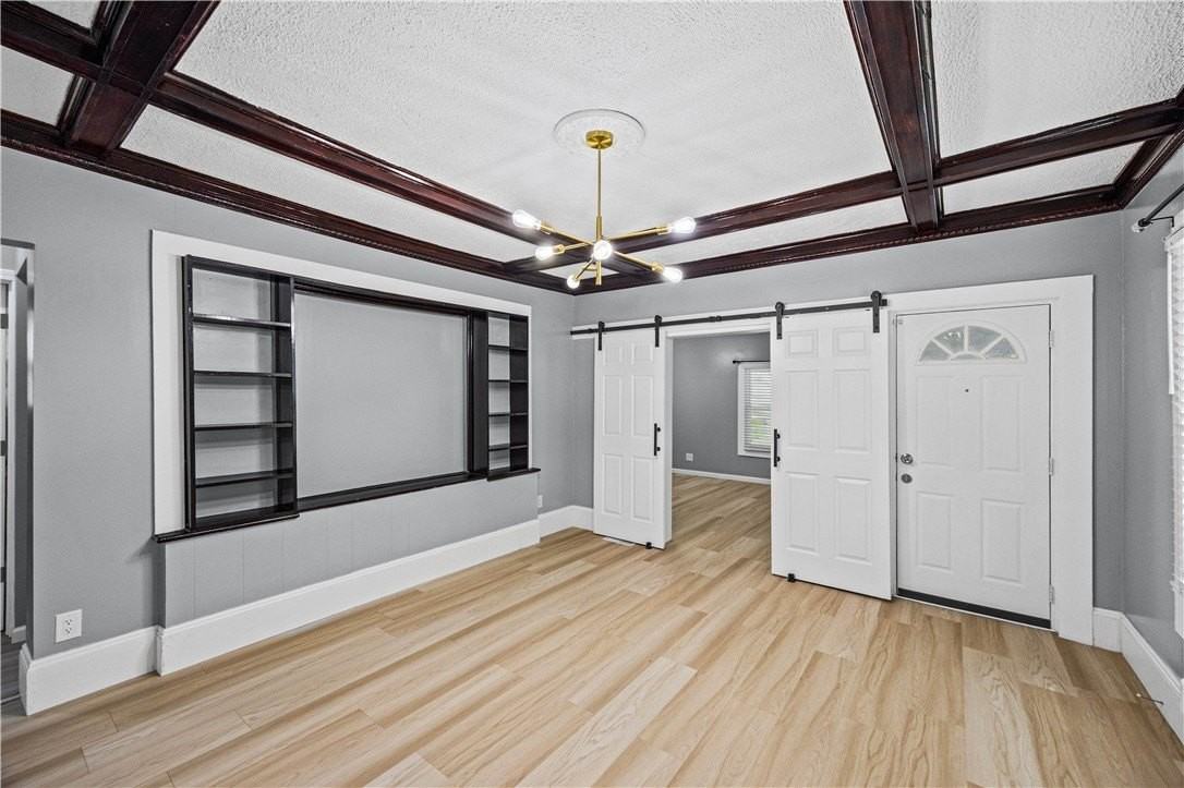 325 1st St - Photo 7 of 25