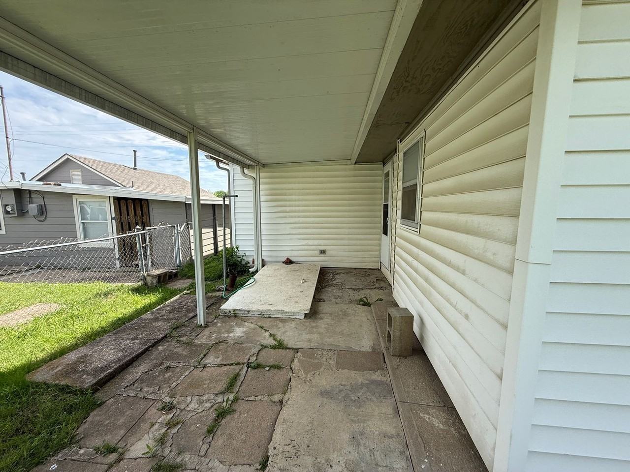 310 N Division St - Photo 4 of 21
