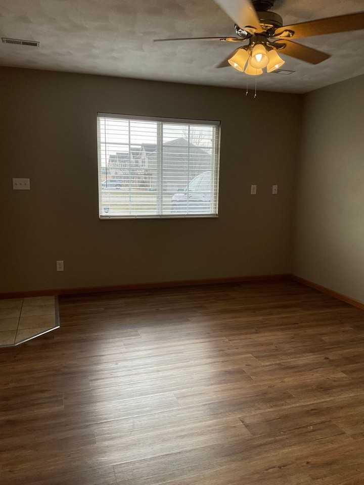 129 Northtowne St - Photo 2 of 21