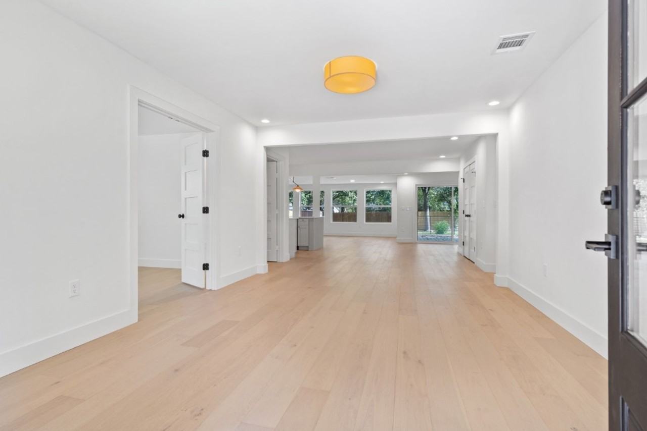 1520 Villanova Dr - Photo 4 of 28
