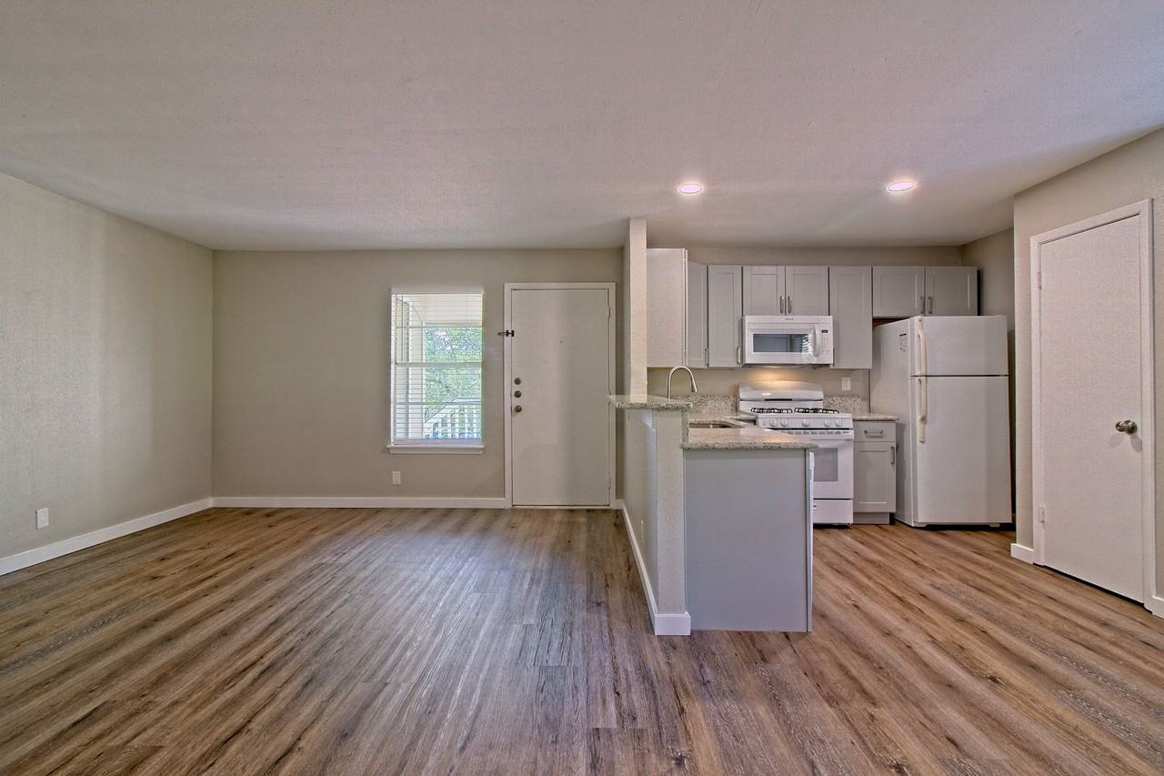 401 Hedgewood Dr #C - Photo 2 of 22