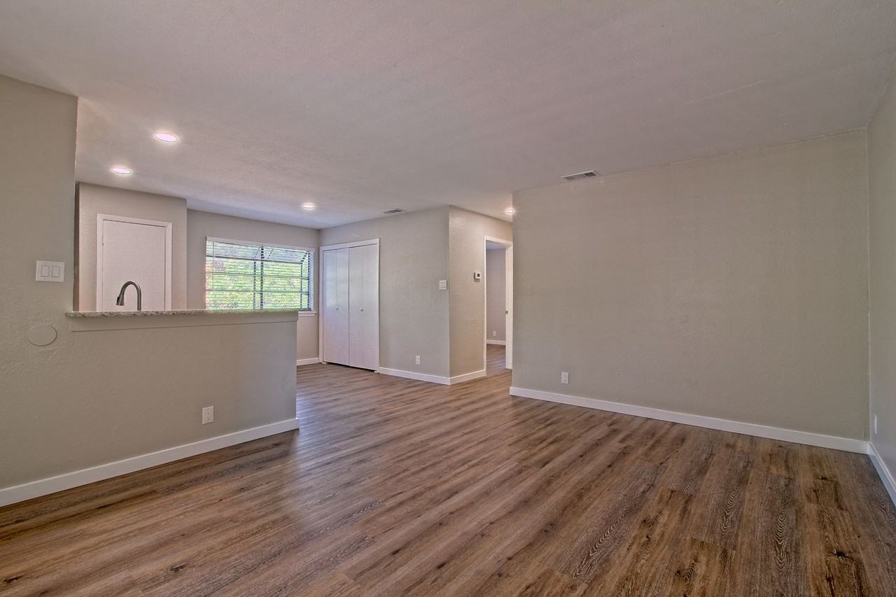 401 Hedgewood Dr #C - Photo 3 of 22