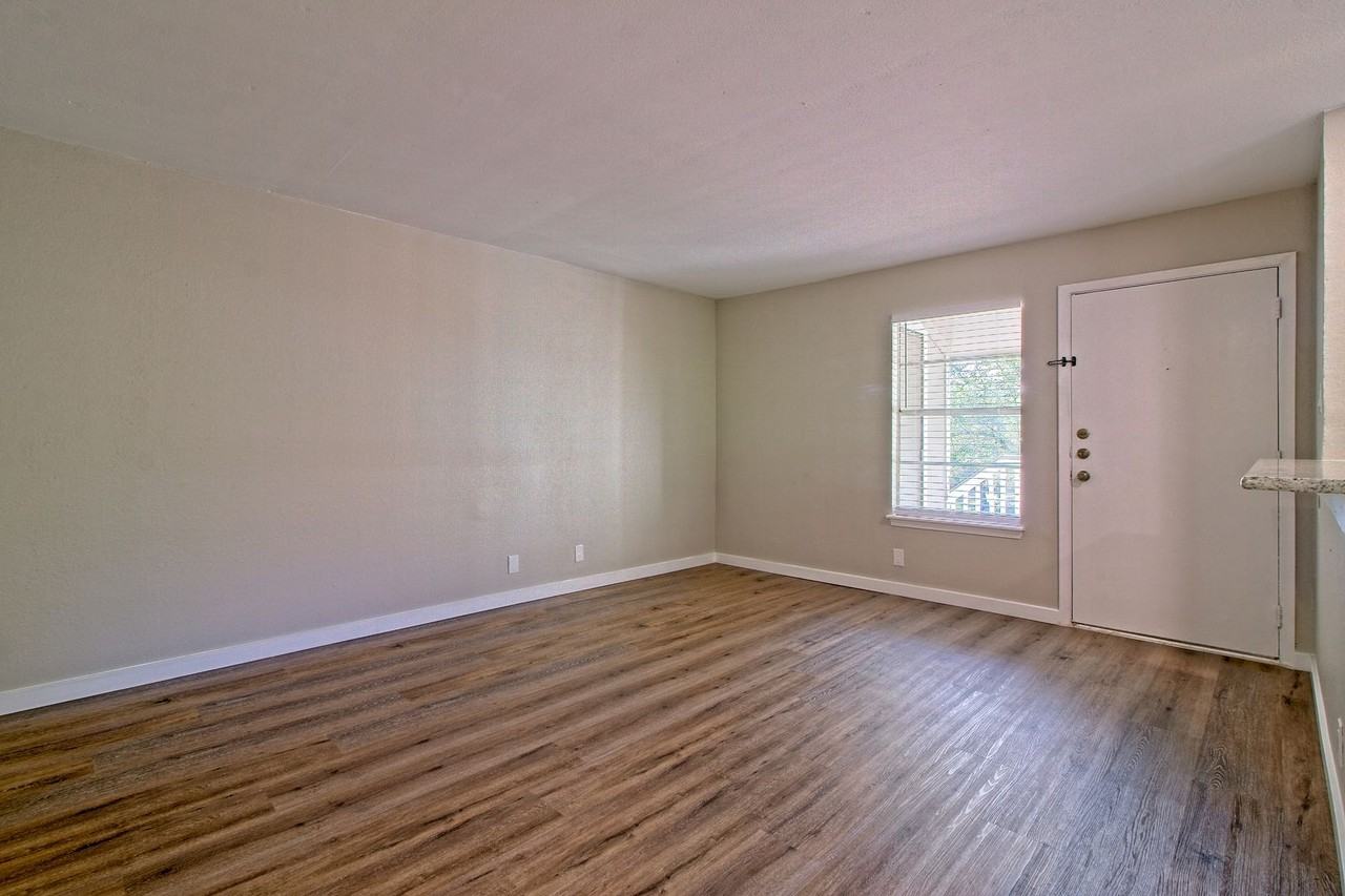 401 Hedgewood Dr #C - Photo 4 of 22