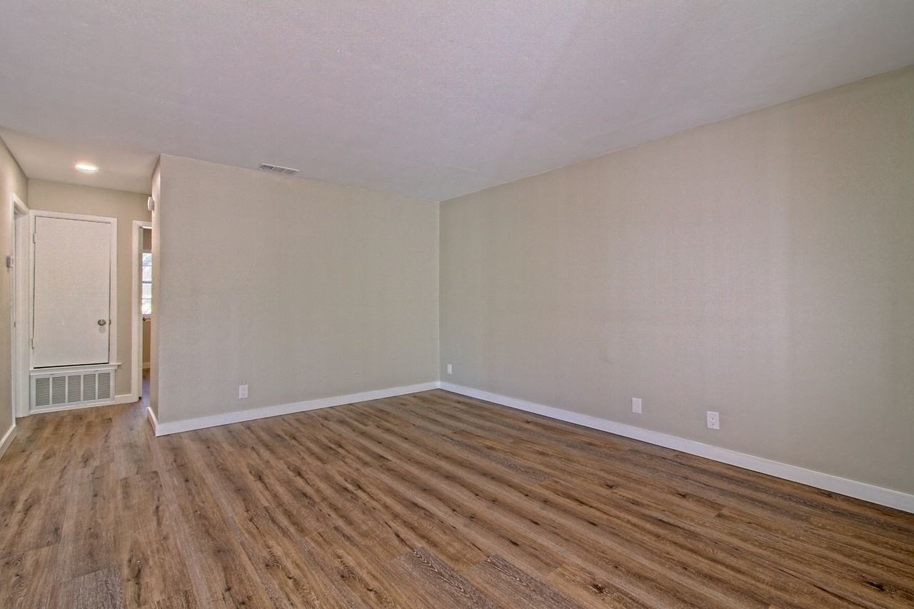 401 Hedgewood Dr #C - Photo 5 of 22