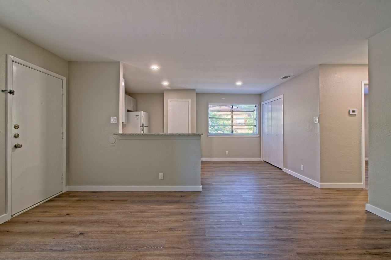 401 Hedgewood Dr #C - Photo 6 of 22