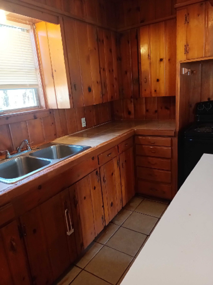 1711 Langford St - Photo 5 of 10