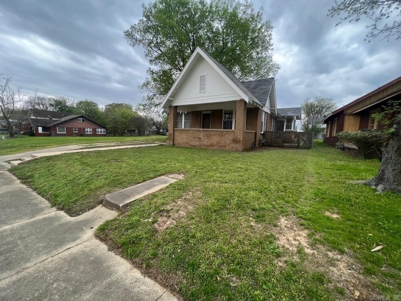 1322 Hanger St - Photo 2 of 16