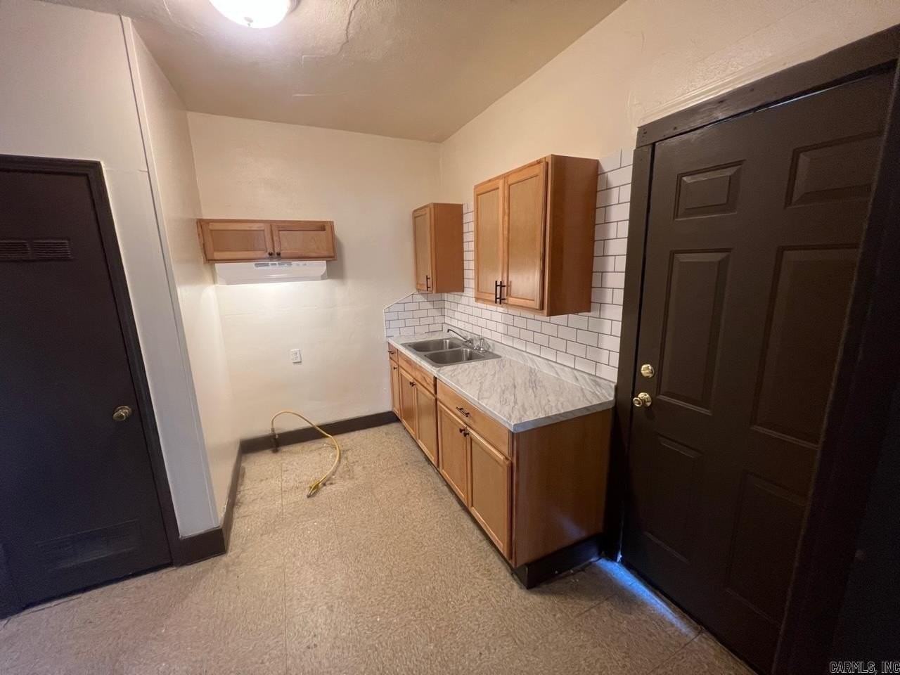 1322 Hanger St - Photo 3 of 16