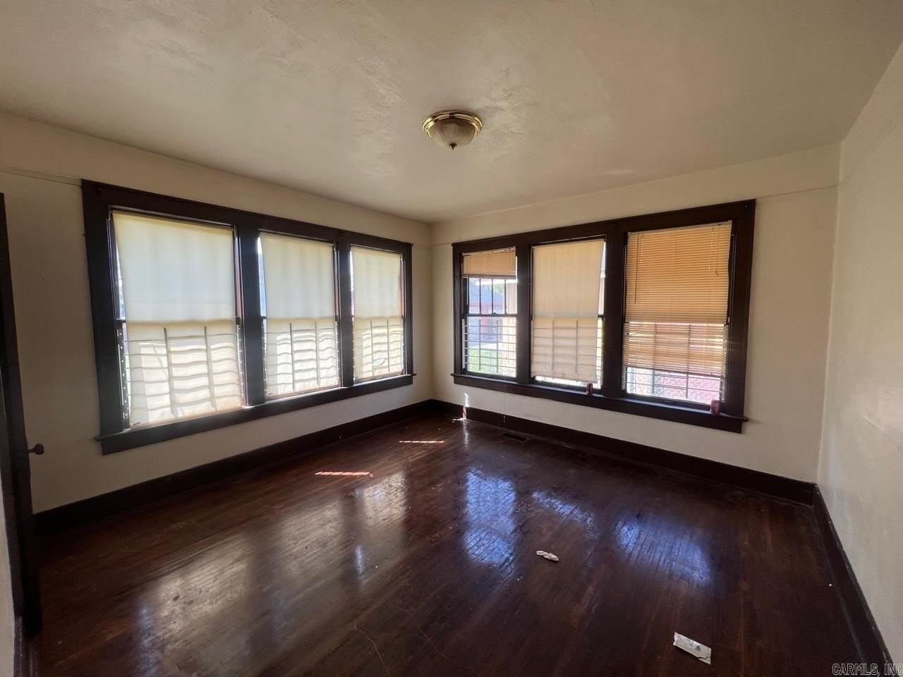 1322 Hanger St - Photo 4 of 16