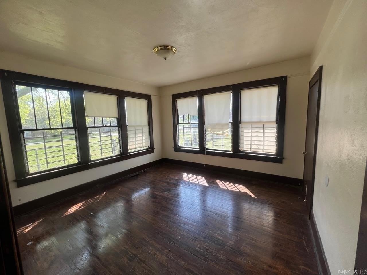 1322 Hanger St - Photo 5 of 16