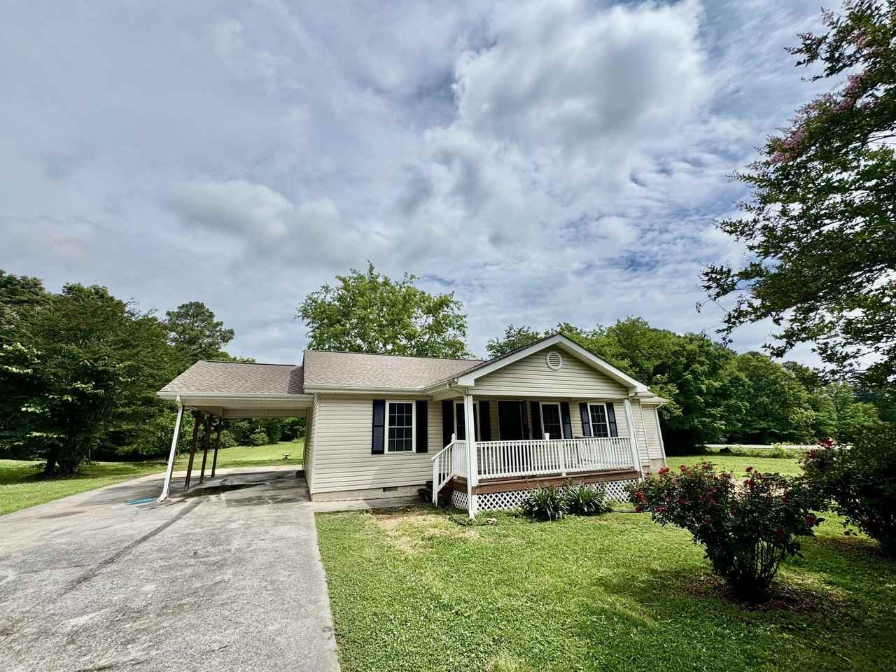 600 Pine Oaks Dr - Photo 2 of 11