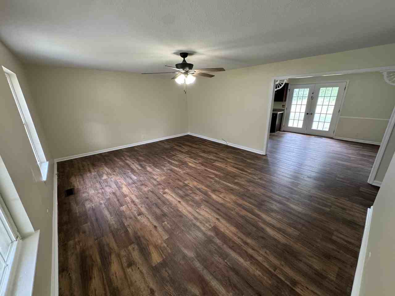600 Pine Oaks Dr - Photo 3 of 11