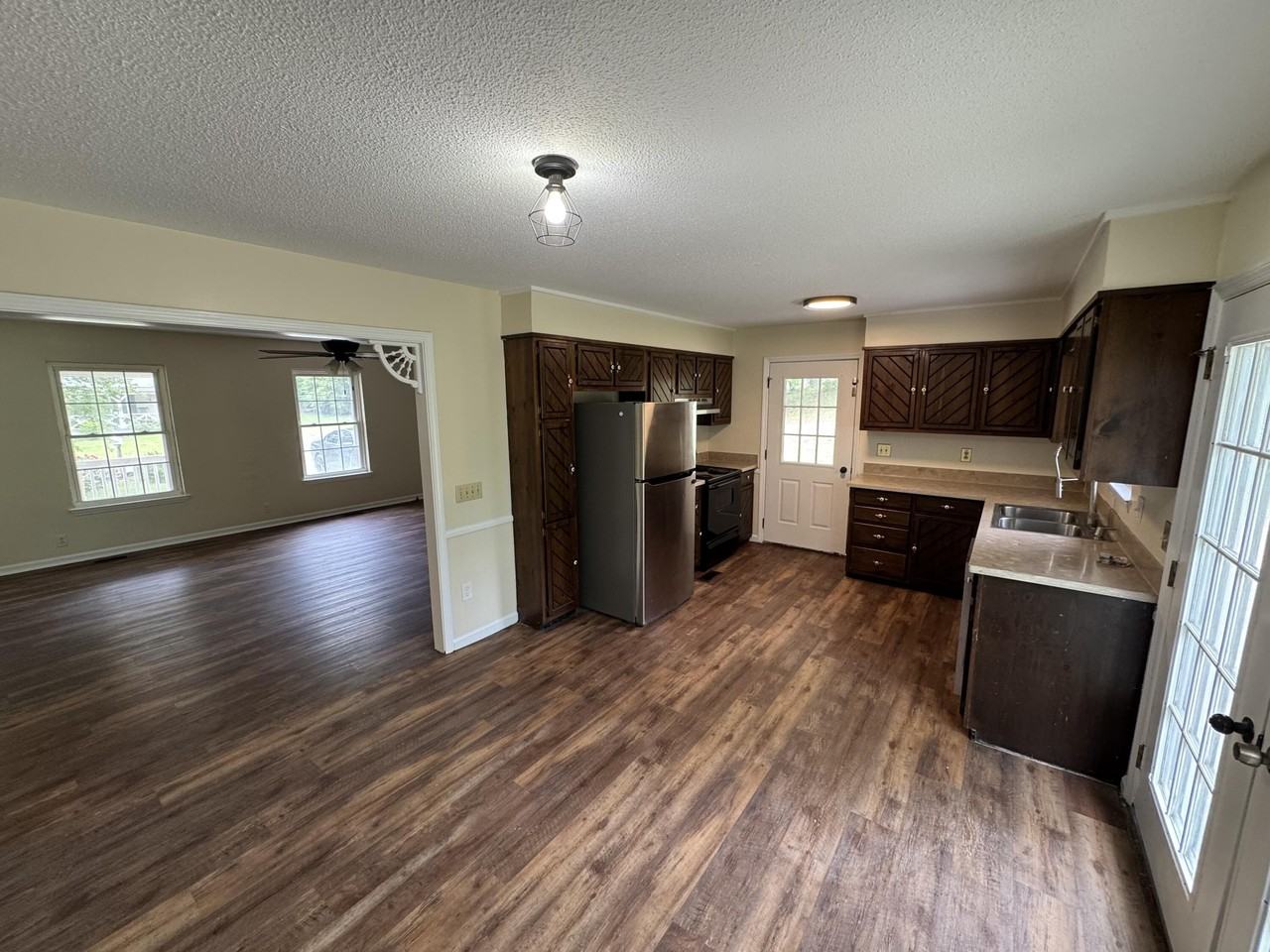 600 Pine Oaks Dr - Photo 4 of 11