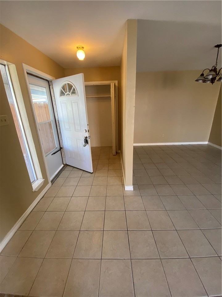 317 Easy St #B - Photo 4 of 16