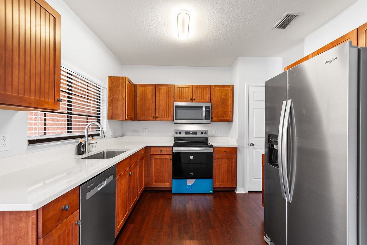 1037 Blackwater Dr - Photo 5 of 14