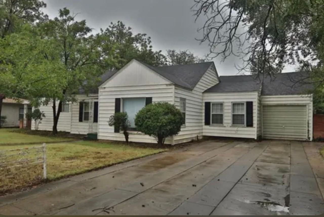 2113 30th St - Photo 2 of 21