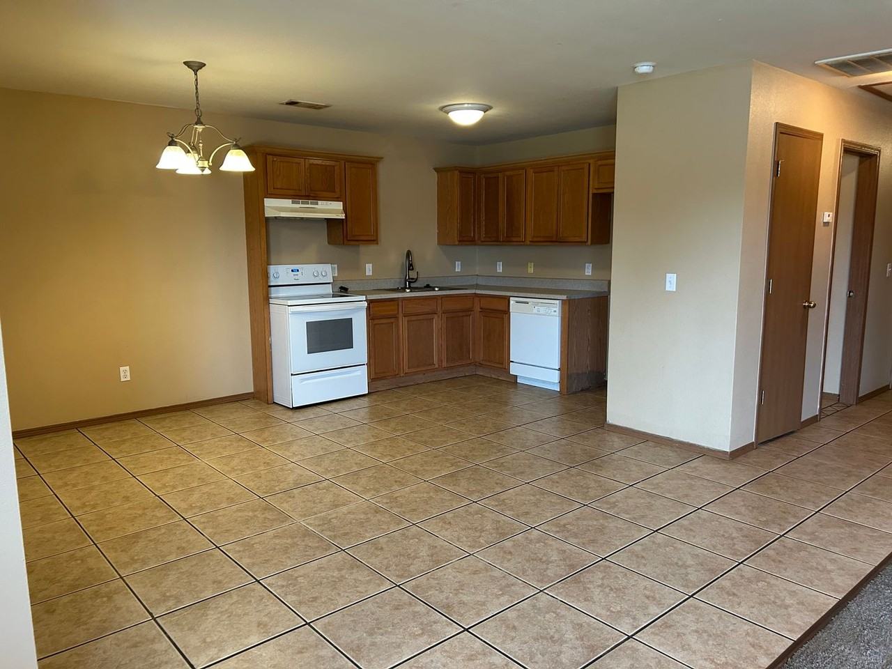 309 E Laura St - Photo 2 of 14