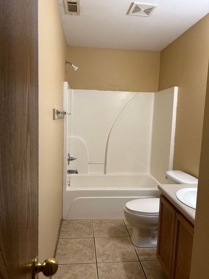 309 E Laura St - Photo 4 of 14