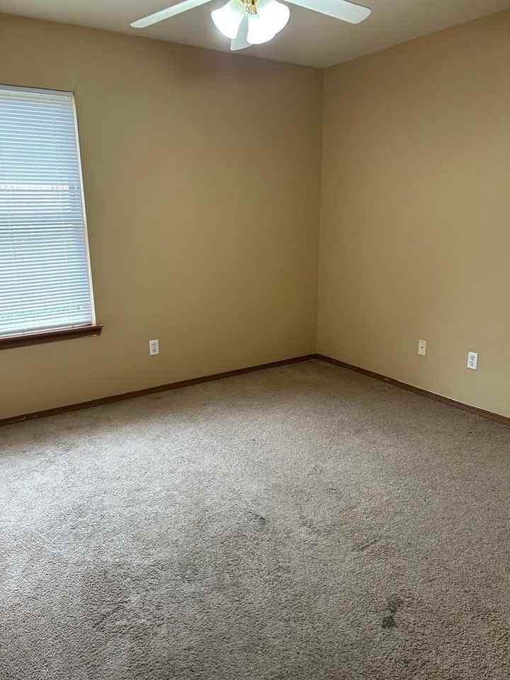 309 E Laura St - Photo 5 of 14
