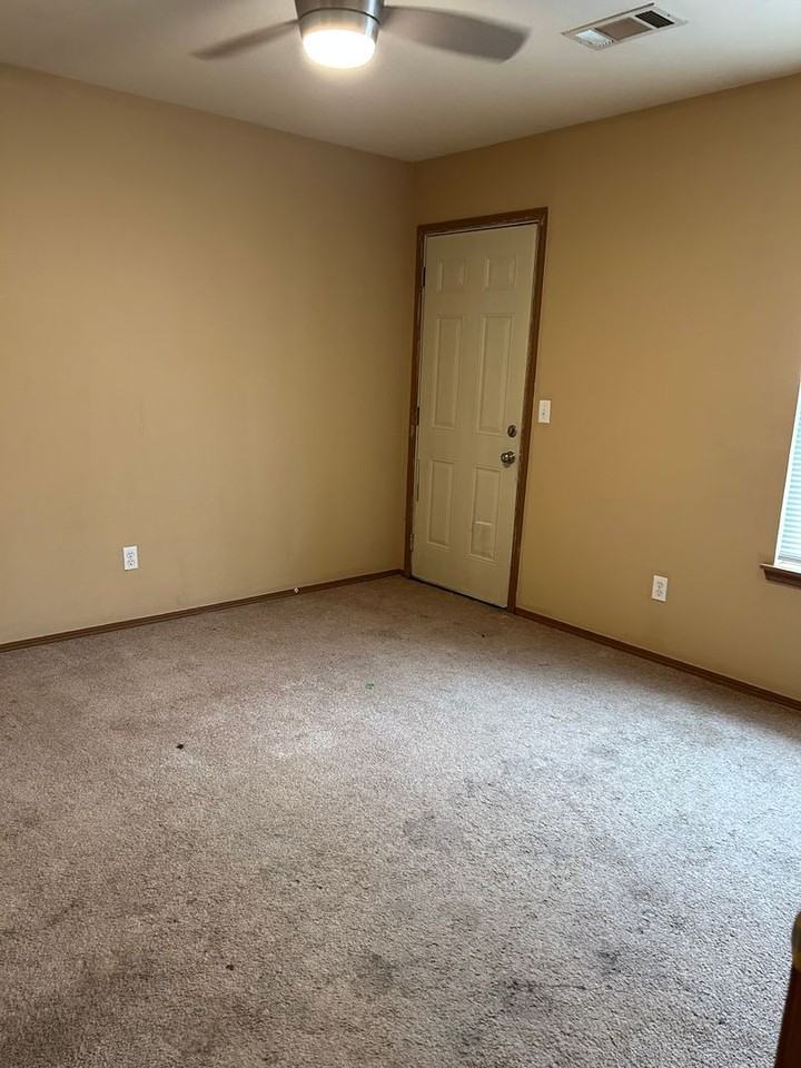 309 E Laura St - Photo 7 of 14