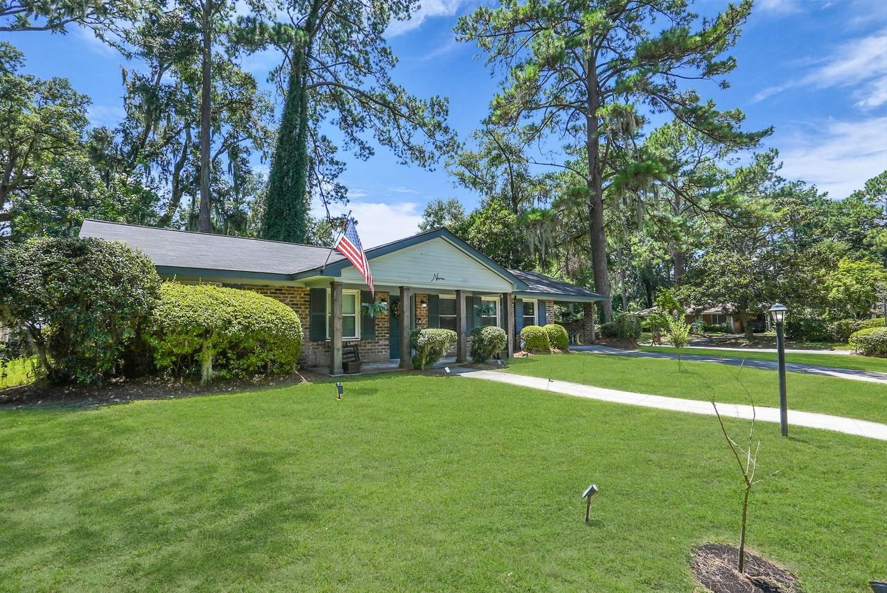 9 Hillyer Dr - Photo 2 of 50