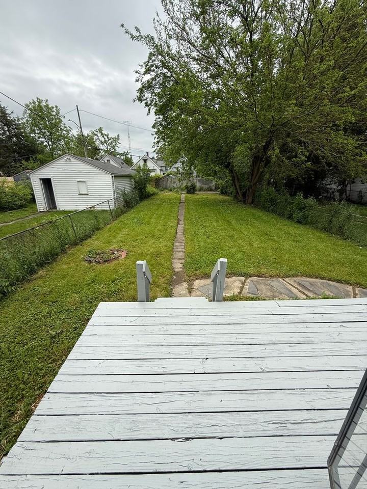 424 E Lake St - Photo 2 of 8