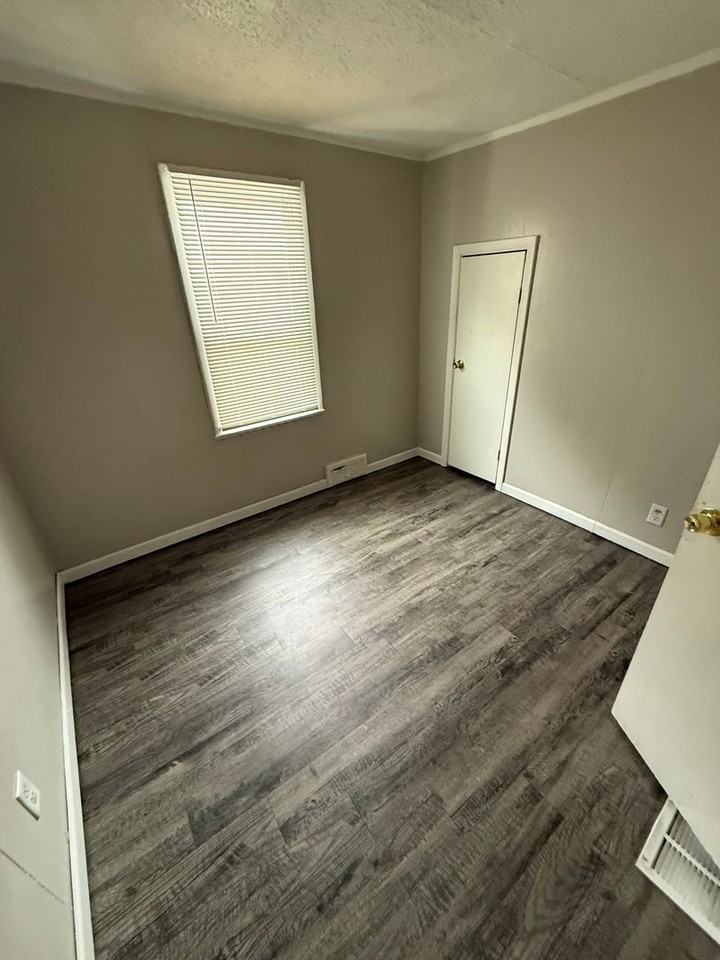 424 E Lake St - Photo 6 of 8