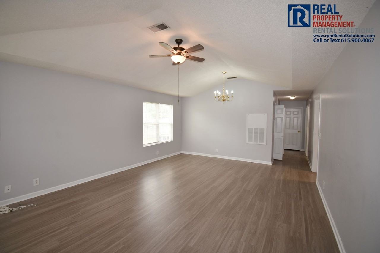904 Red Feather Trl - Photo 2 of 18