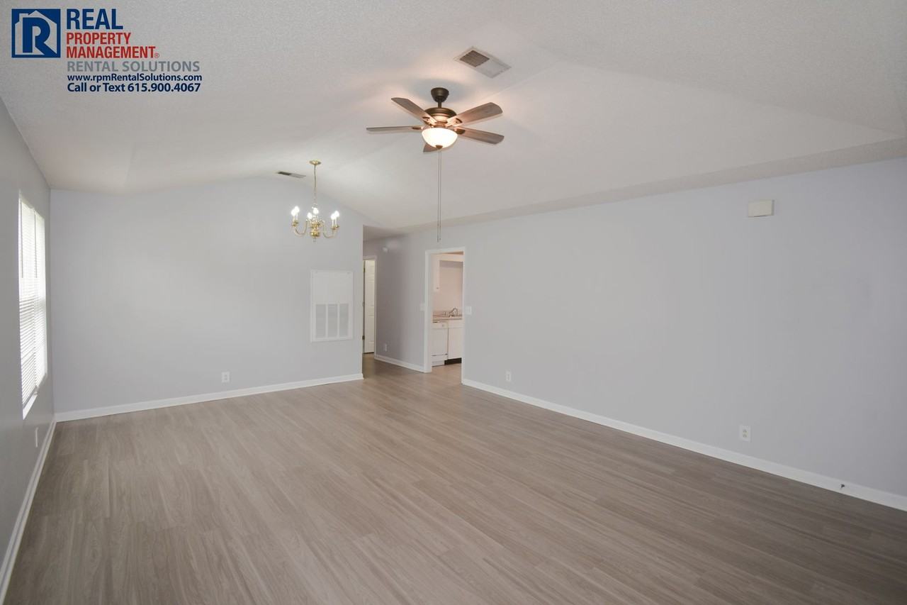 904 Red Feather Trl - Photo 3 of 18