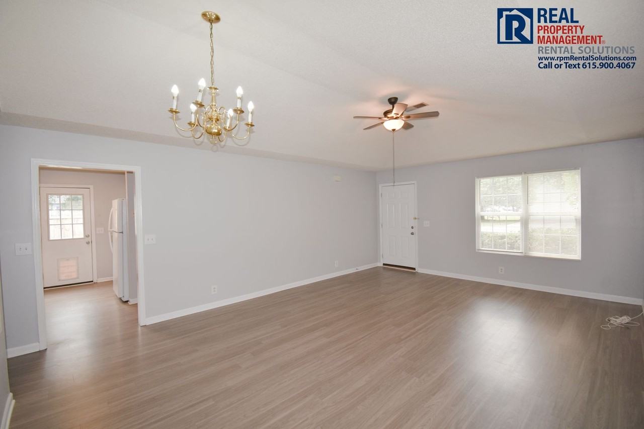 904 Red Feather Trl - Photo 4 of 18