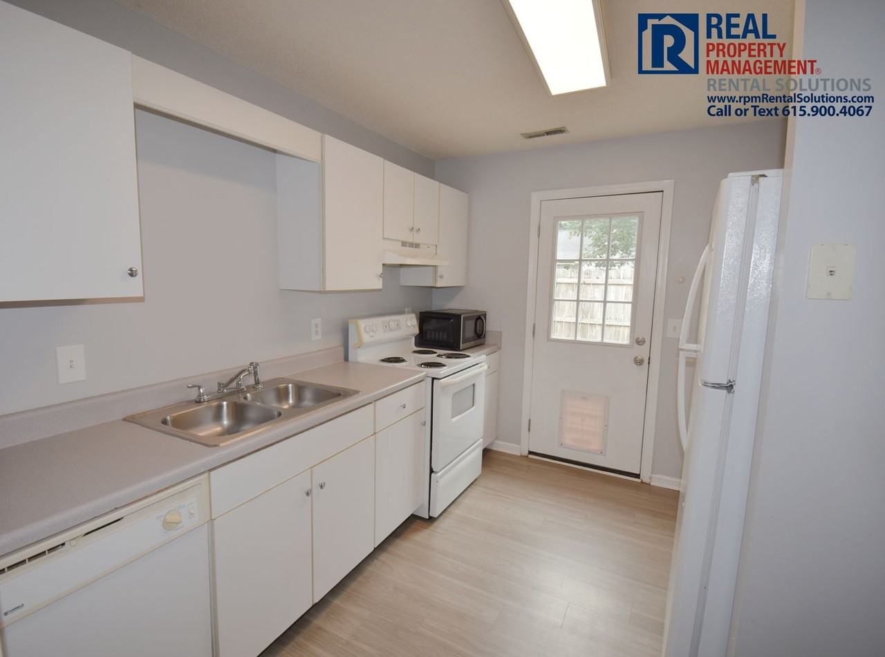 904 Red Feather Trl - Photo 5 of 18