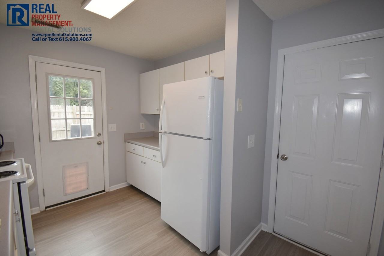 904 Red Feather Trl - Photo 6 of 18