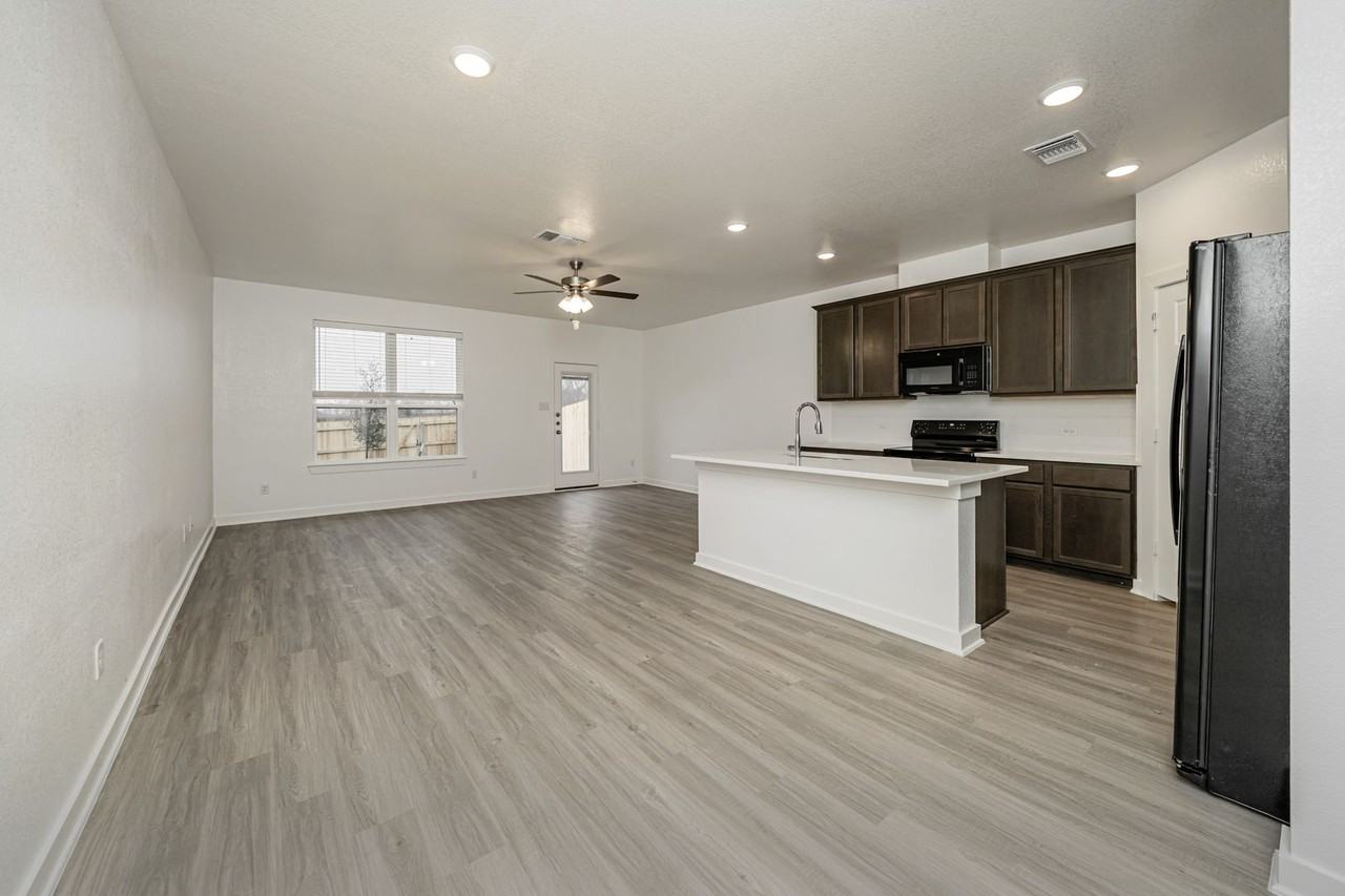 8457 Adelaide Dr - Photo 6 of 50