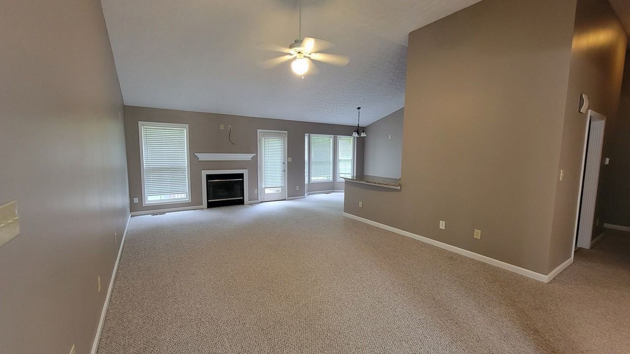 11116 Oak Bend Ct - Photo 3 of 31