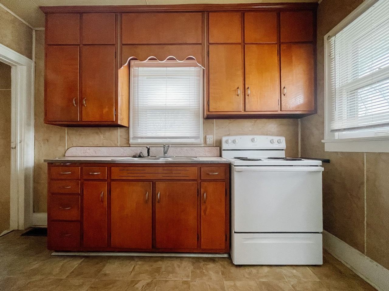 1317 W Memorial Dr - Photo 4 of 11