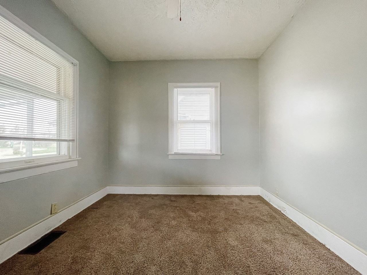 1317 W Memorial Dr - Photo 5 of 11