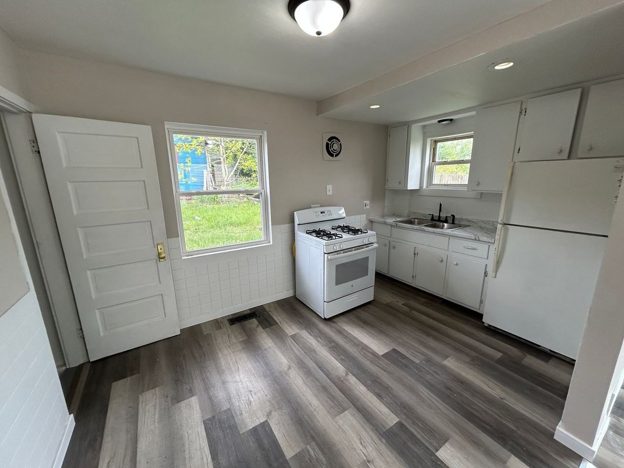 109 Kent Ct - Photo 2 of 35