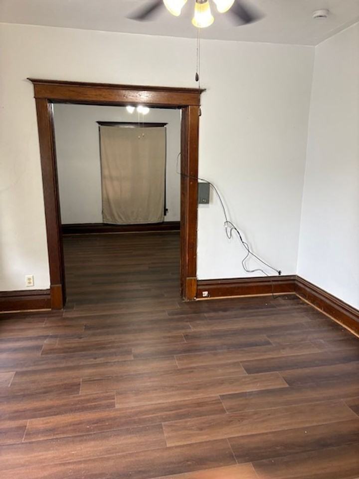 903 Randolph St - Photo 2 of 4