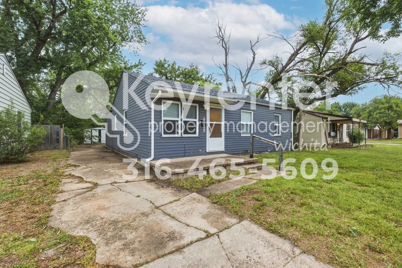 2060 S Euclid Ave - Photo 2 of 23