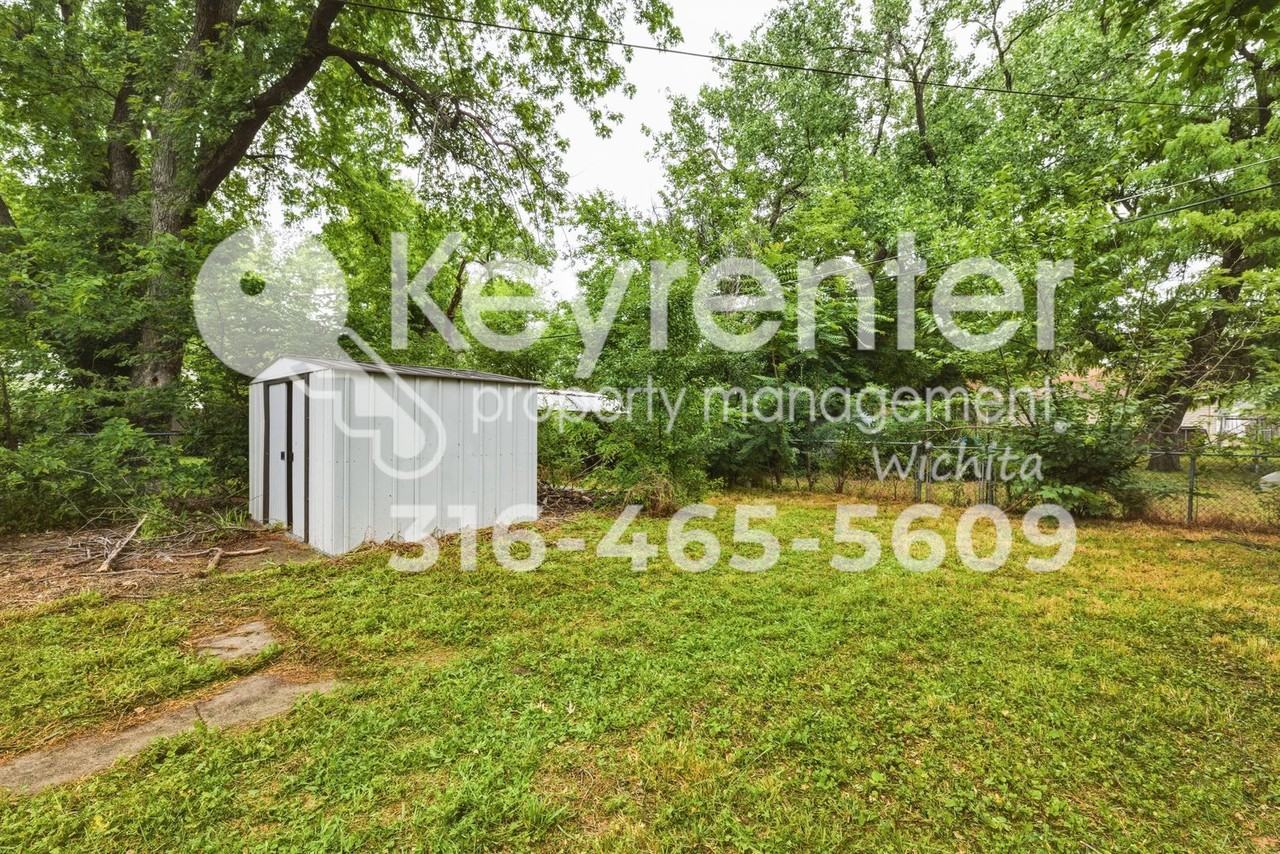 2060 S Euclid Ave - Photo 4 of 23