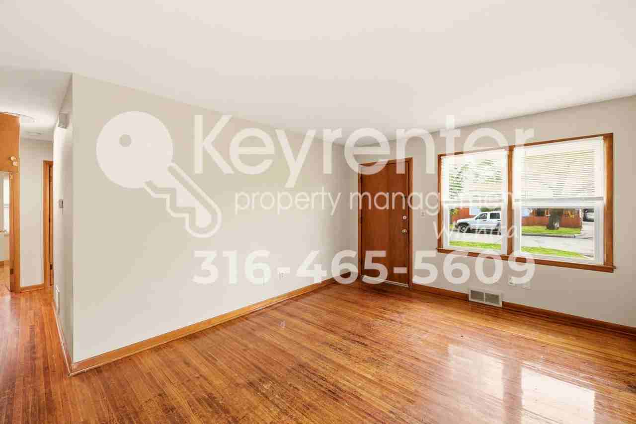 2060 S Euclid Ave - Photo 7 of 23
